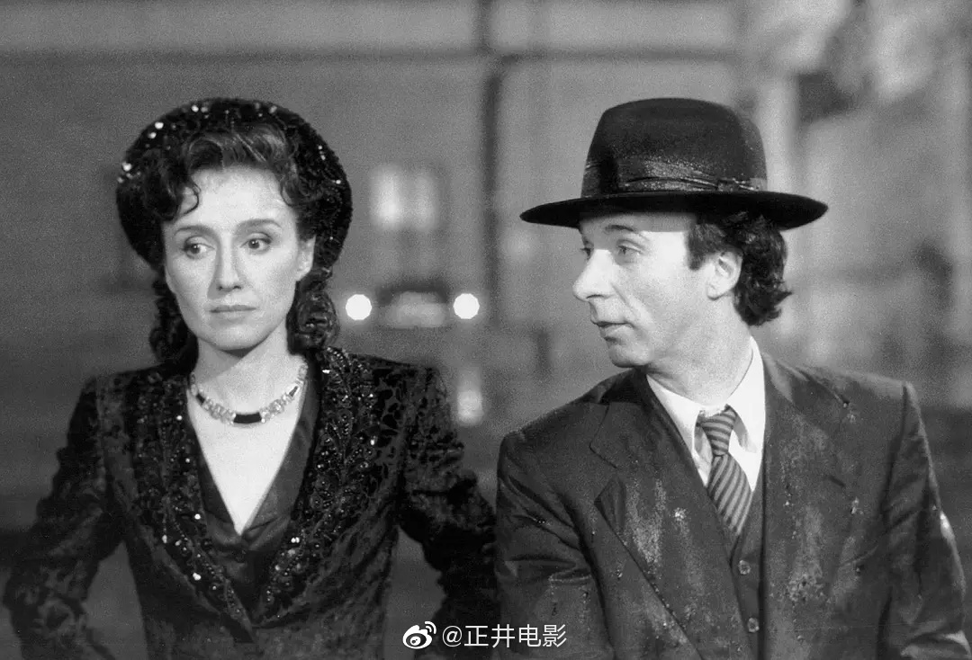 后来也成为是影坛著名的"夫妻档",出演了电影《不法之徒》《遮蔽的