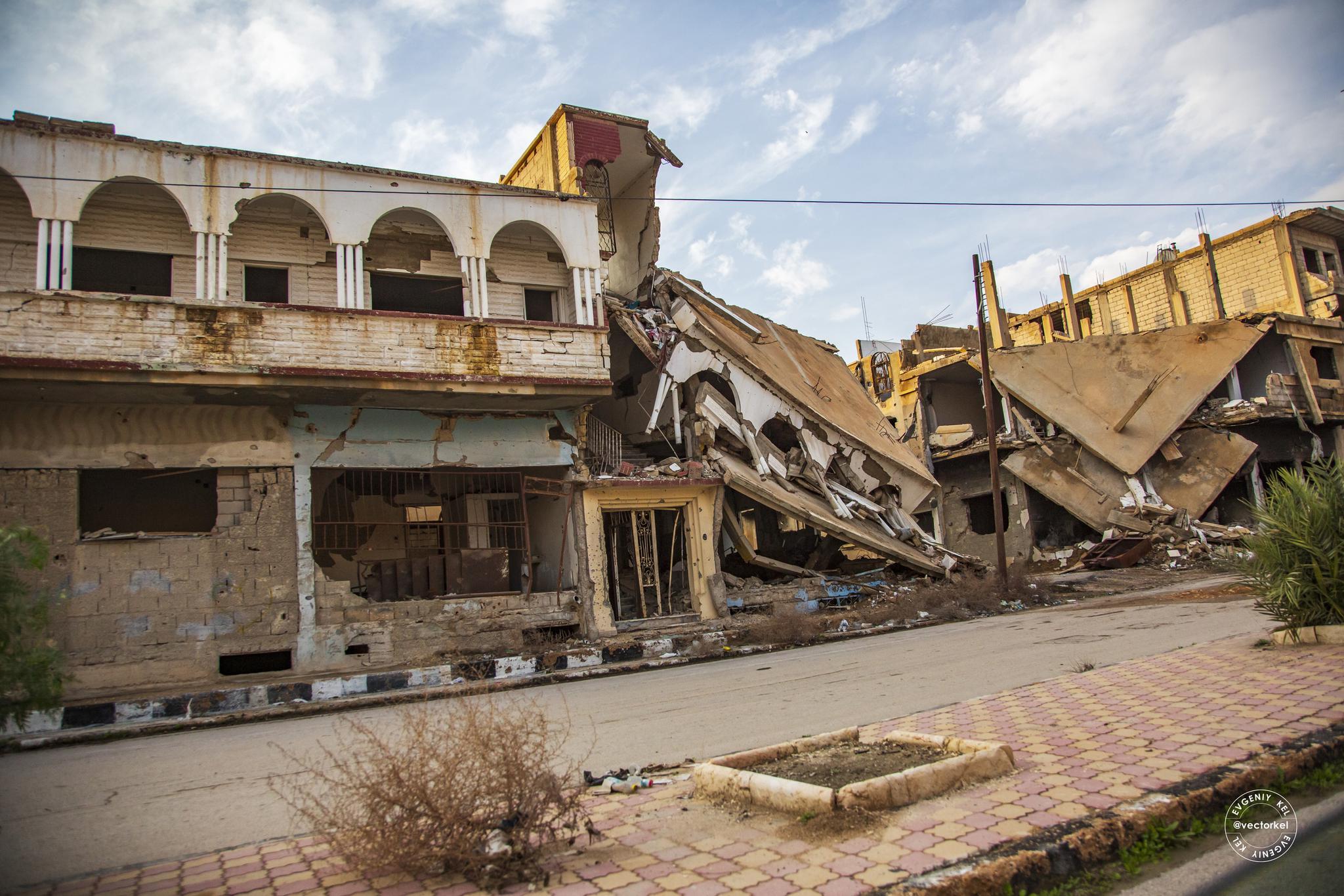 七年的战争让叙利亚处处是残垣断壁,重建要15年,2万亿人民币