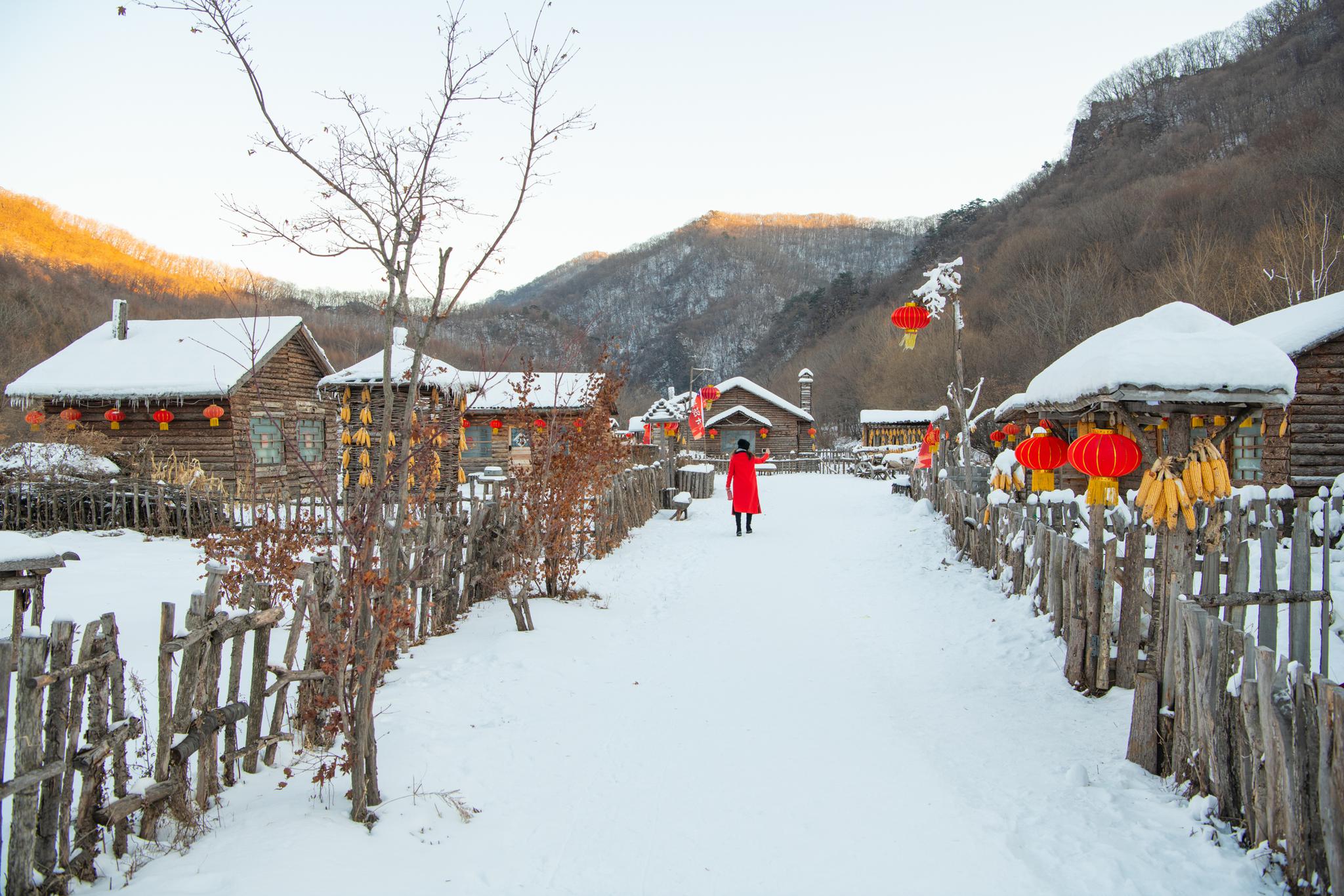关门山雪屯,这里有辽东第一屯之称,这是一个不大的村落
