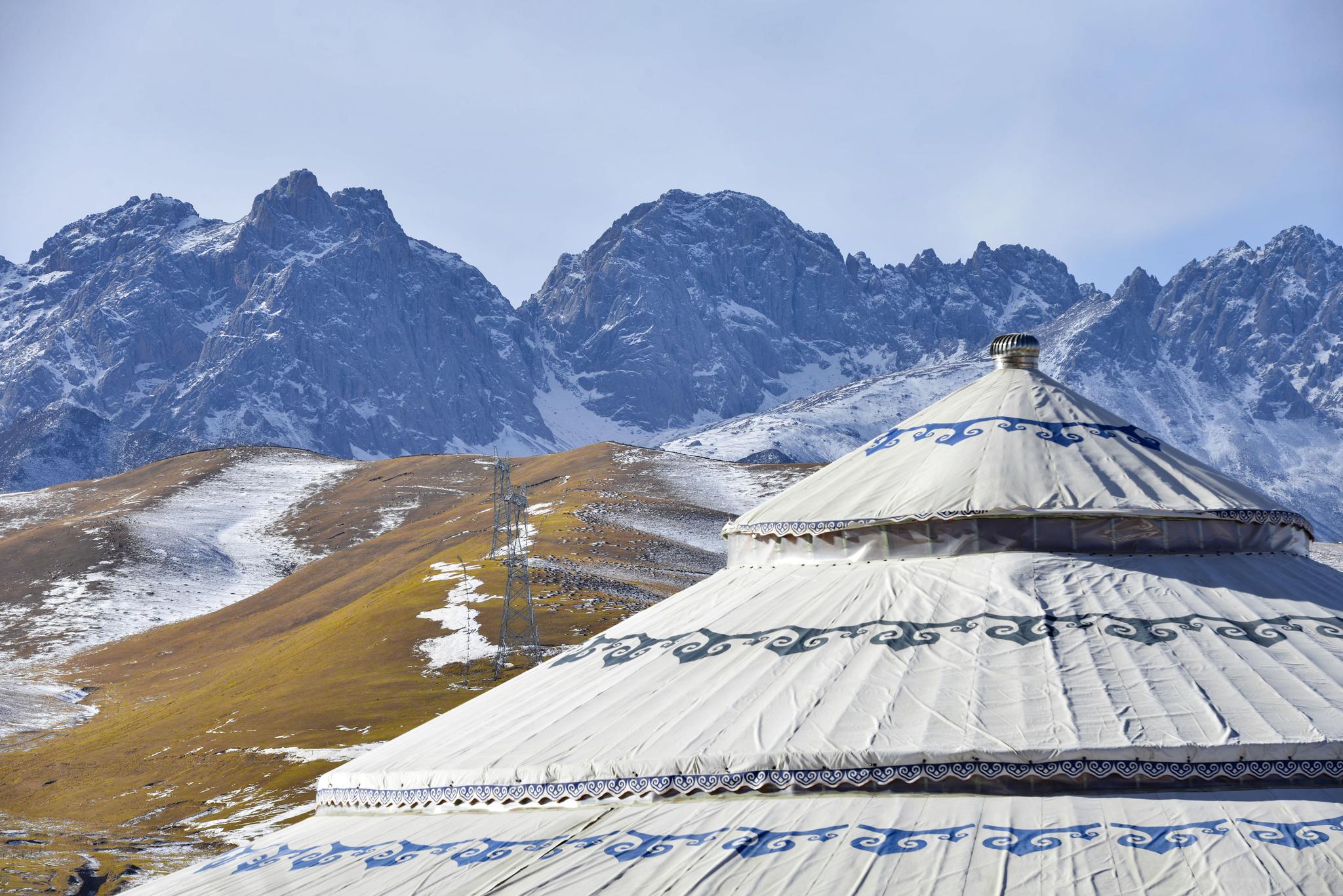 甘肃武威:马牙雪山脚下的乌鞘岭滑雪场,一个让人激情四射的地方