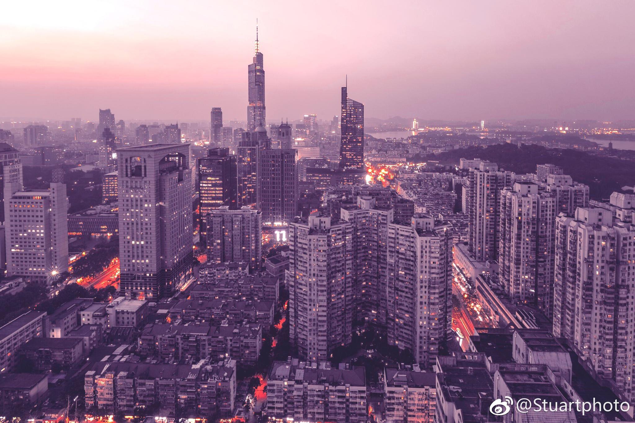 紫色城市阿朦一alisa女摄影师背包客慕白本叔就是本切鸣