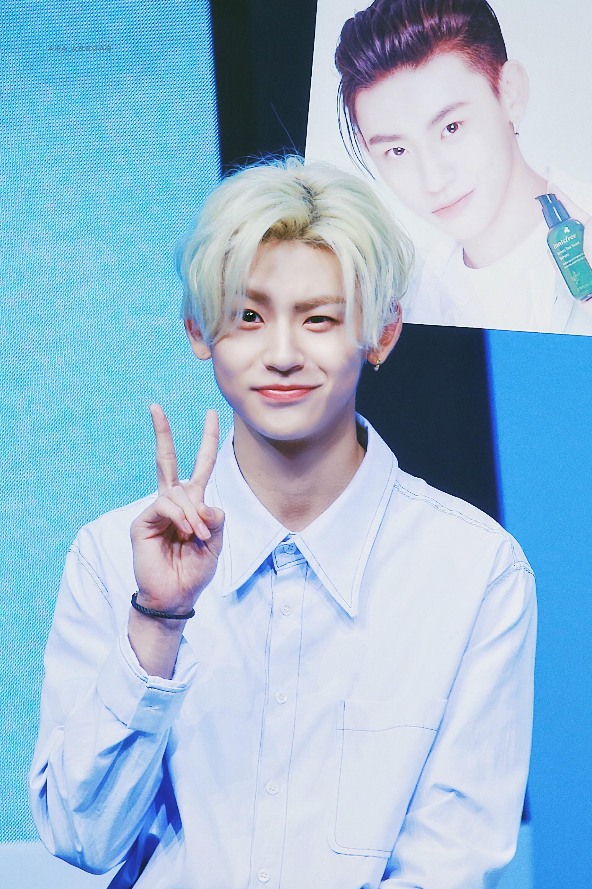 今天是清新帅气的可爱鬼|王琳凯|小鬼|金发_新浪新闻