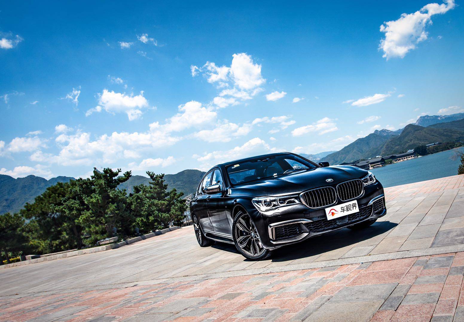 刚柔并济,谱写性能与豪华的乐章,试驾宝马m760li