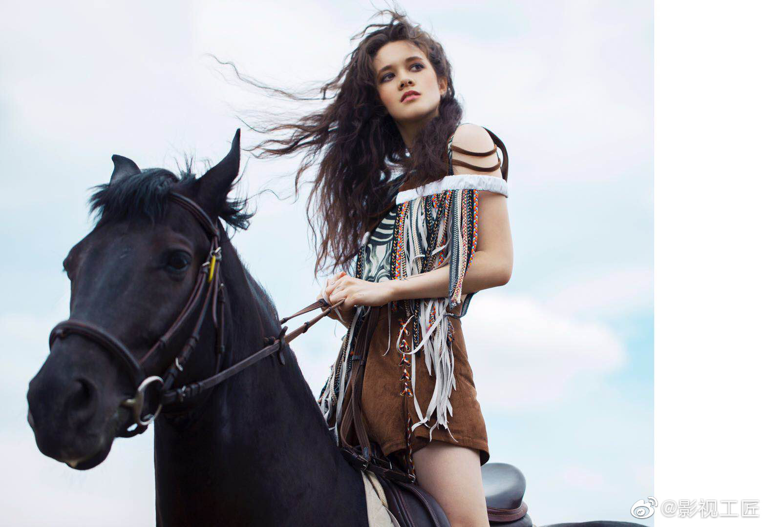 新西兰籍的中国混血女演员augustaxuholland中文名叫徐嘉雯