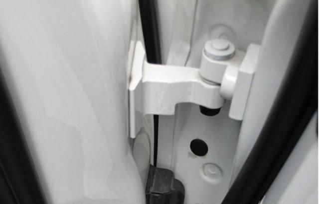 谨记!买车要知道这个隐藏秘密,良心汽车都用这种车门铰链!