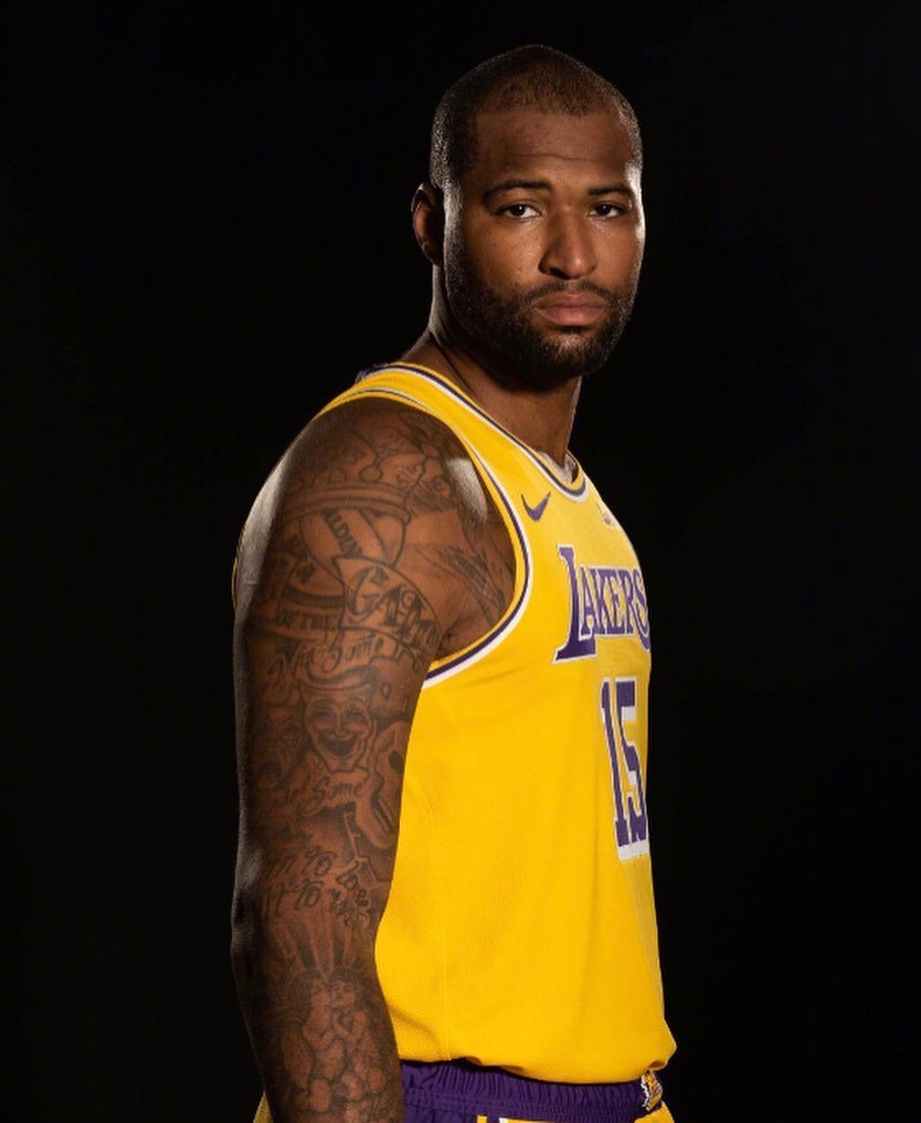 考辛斯湖人定妆照眼里多了一份忧伤心疼大表妹