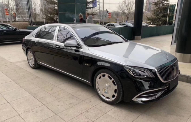 这款奔驰·迈巴赫s680之所以敢定位定价这么高,与其本身