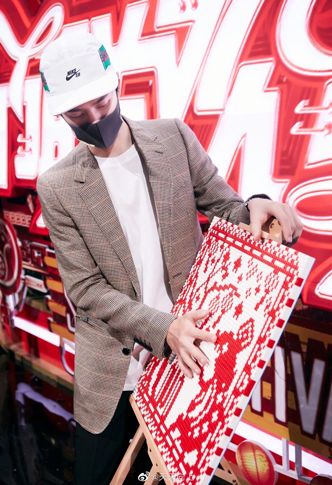 王一博湖南卫视春晚彩排花絮照曝光~你们猜出耶啵要表演什么节目了吗