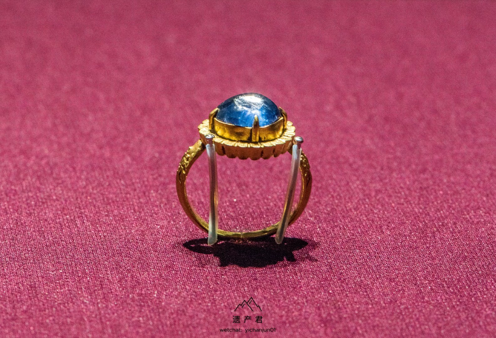 南京市博物馆藏· 明代镶蓝宝石金戒指