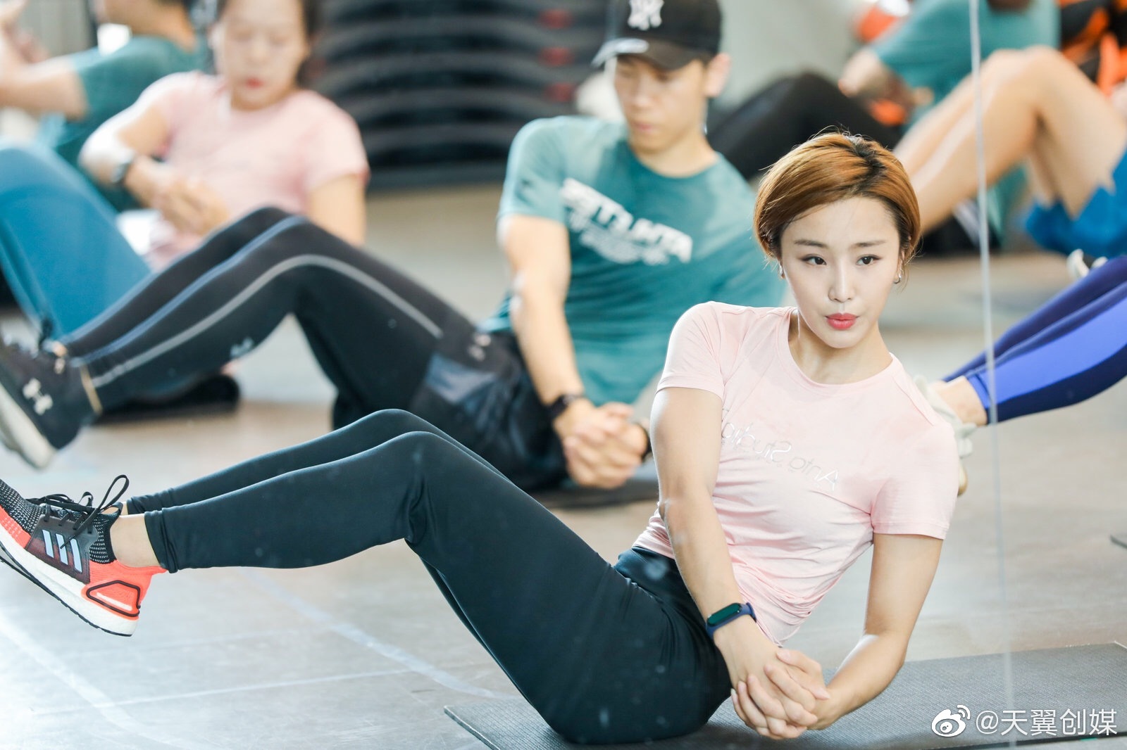 洛晨舒安踏&keep明星课程训练营活力运动 挥洒汗水与你