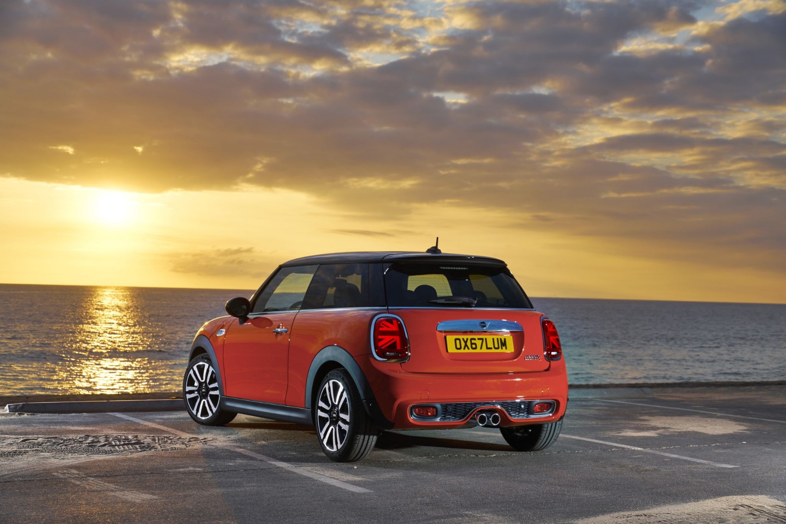 仅仅是一台玩具车? 英伦座驾mini cooper解析