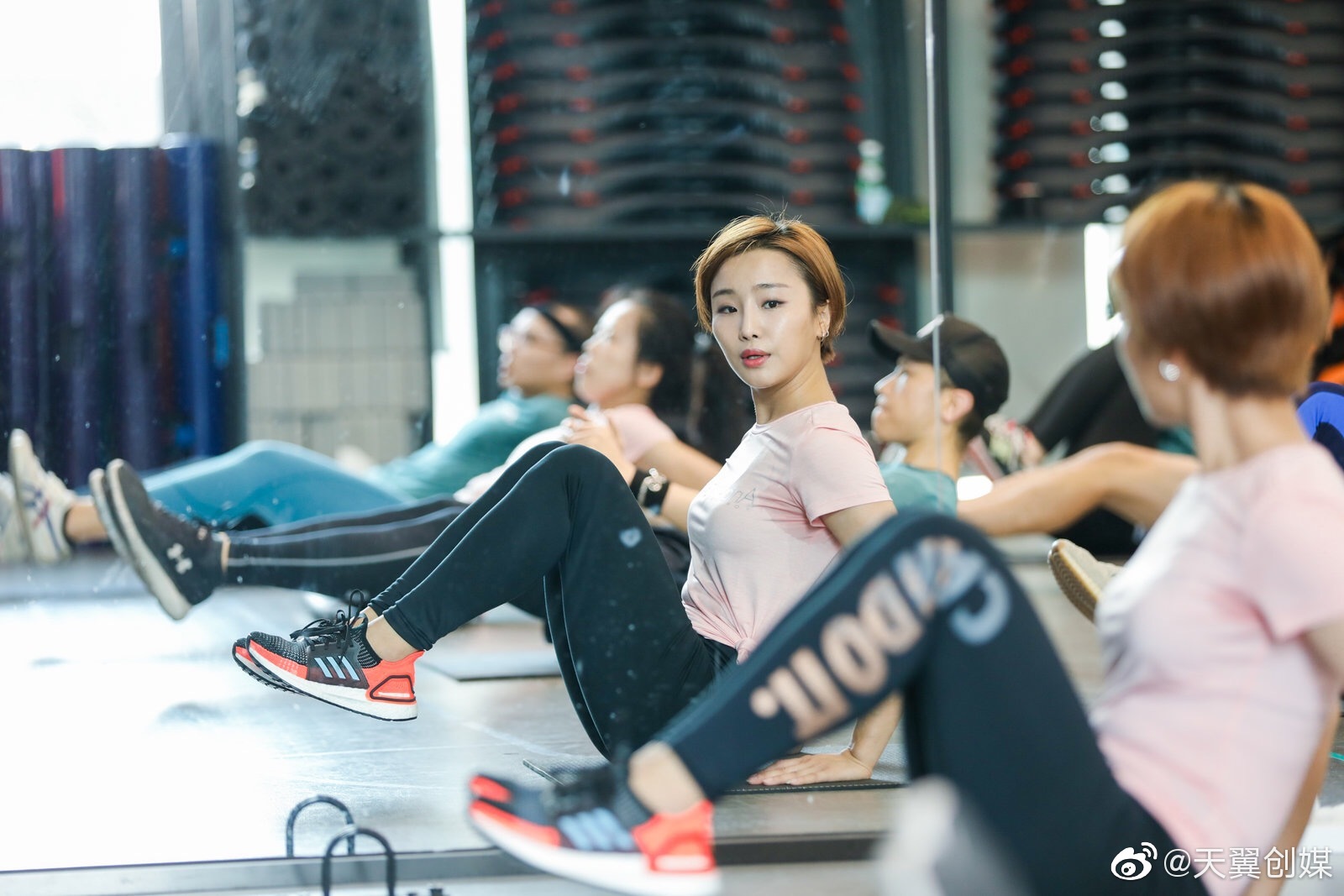 洛晨舒安踏&keep明星课程训练营活力运动 挥洒汗水与你