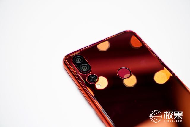 联想z5s图赏微孔水滴屏靓彩渐变玻璃机身三摄