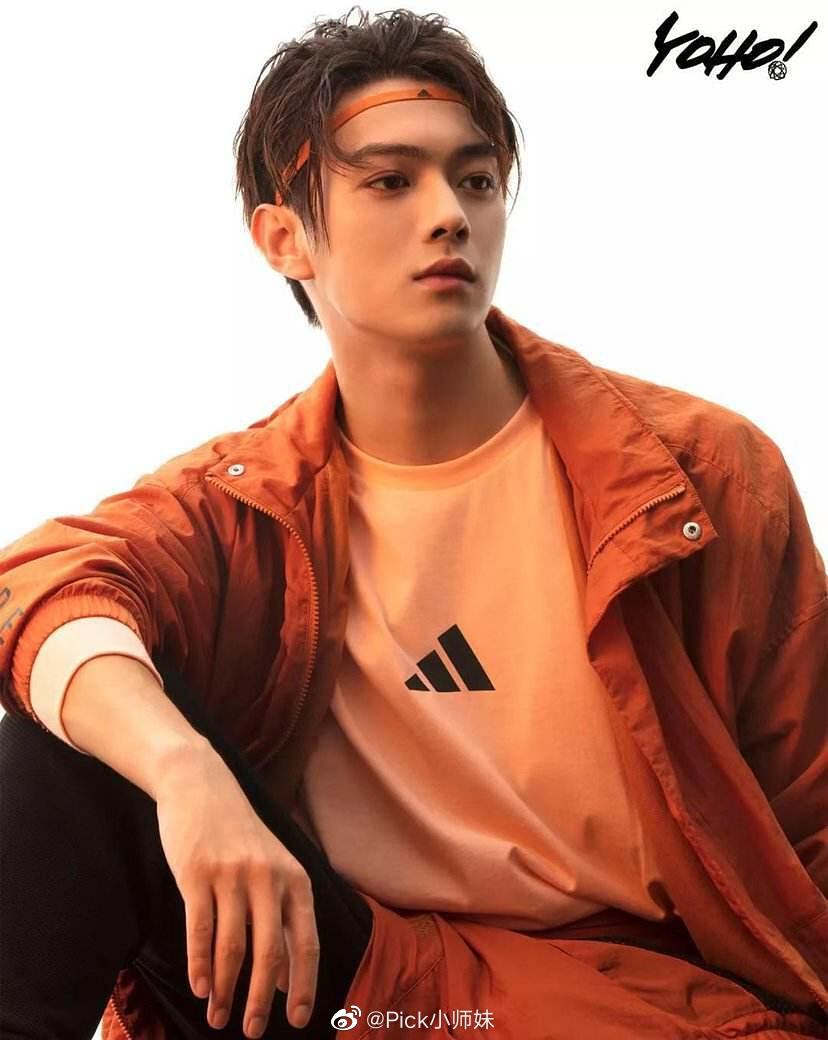 组里热议,许凯和陈晓长得很像,可能是因为两个人脸型很像吧