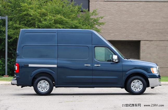 外观方面,从颜值来看这款日产高顶 nv3500 的外形算不上美观,至少我们