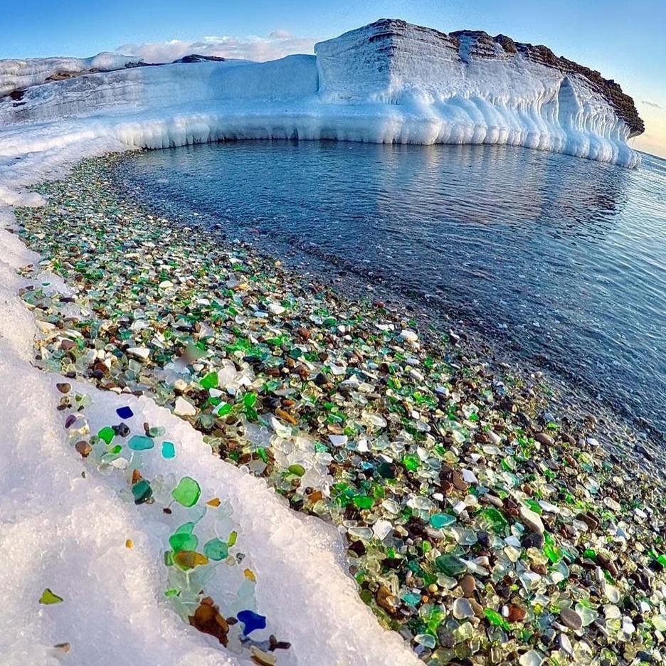 美国加州布拉格堡的五彩玻璃海滩