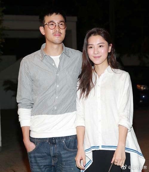 今天曾国祥晒出婚纱照宣布结婚喜讯照片中