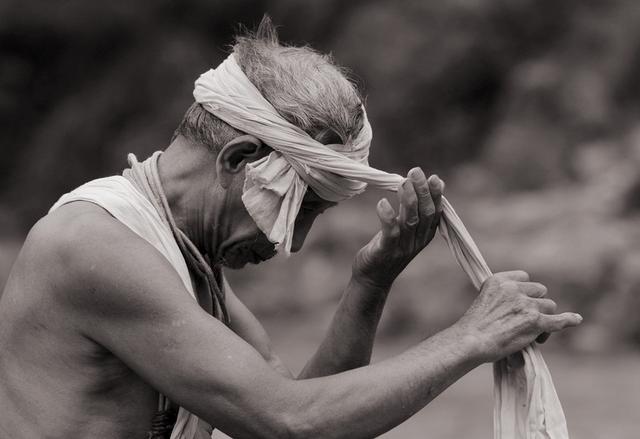 12名纤夫快闪广州,印象武隆川江号子响彻云台花园