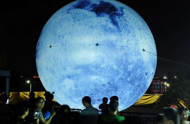 目前中国正在准备一颗人造的月亮卫星,比普通的月亮要亮很多倍,预计