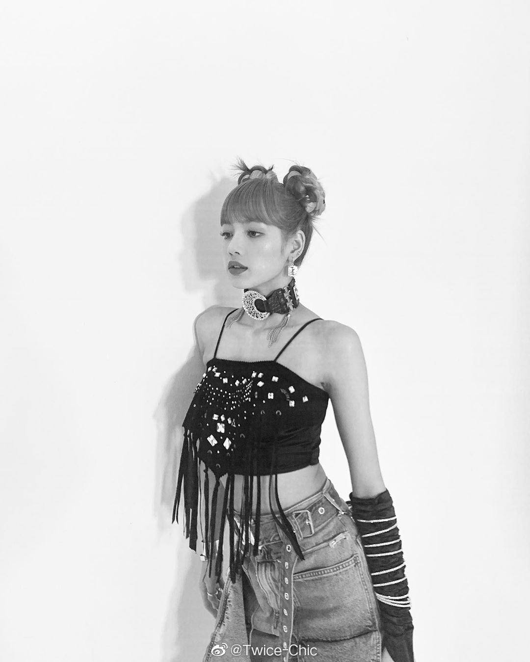 lisa新造型奶奶灰混色哪吒头流苏短上衣搭宽大仔裤