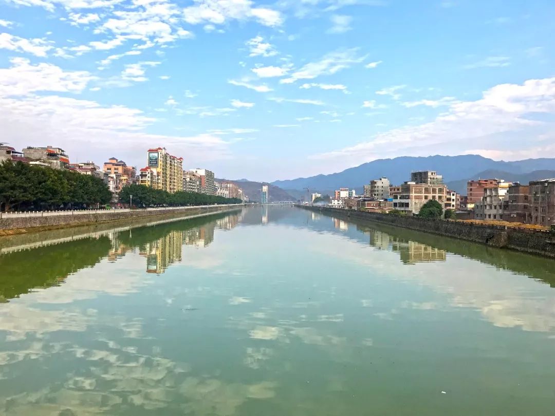 广东此河流,发源于粤北大山深处一块石头,下游是广东最大人工湖