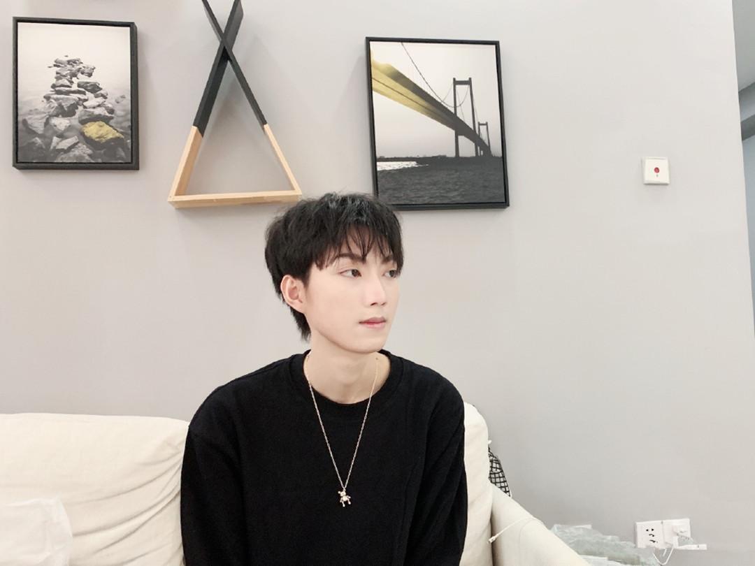 口袋在大腿杯狂虐女选手,网友:换成张大仙肯定不会这样做|孙尚香|虎牙