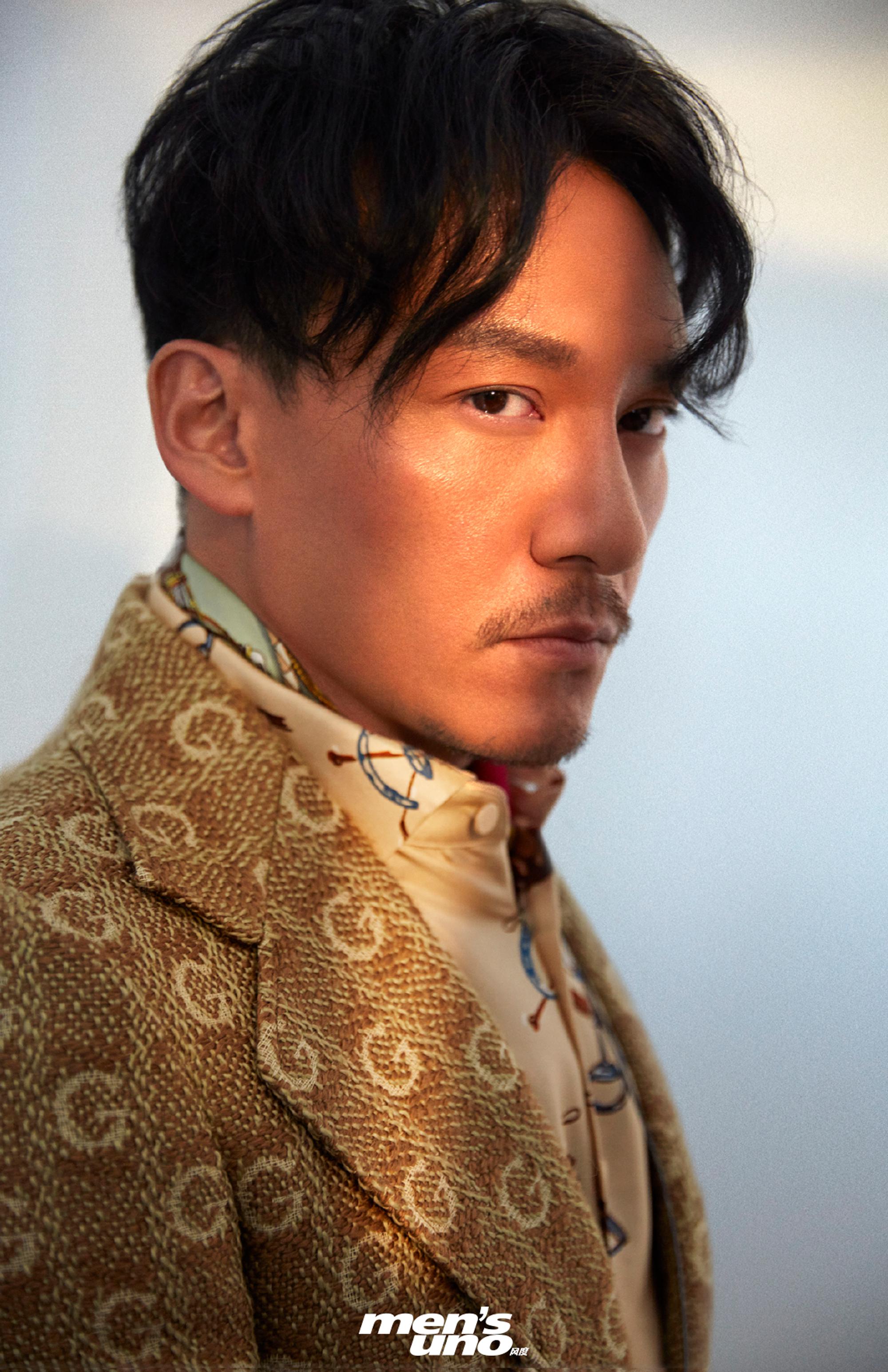 张震 登上《风度mens uno》9月号封面,成熟冷峻的外形