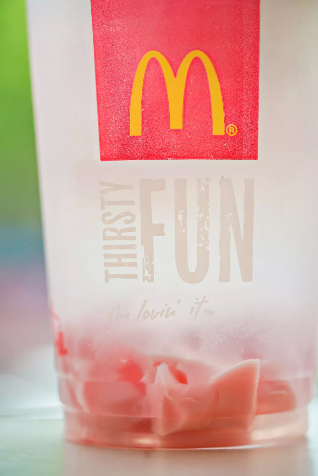 椰子水草莓牛奶口味华夫筒雪盖咖啡来麦当劳过夏天啦