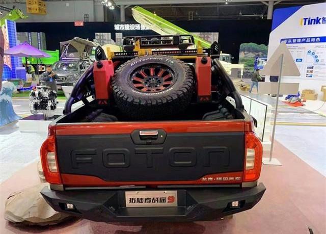 号称中国版的猛禽又一款国产大皮卡曝光标配前置绞盘涉水喉