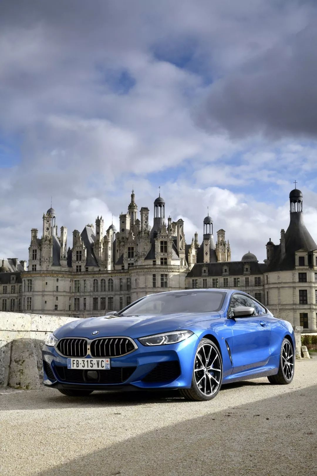 绅士赛车手音速蓝涂装宝马m850ixdrivecoupe