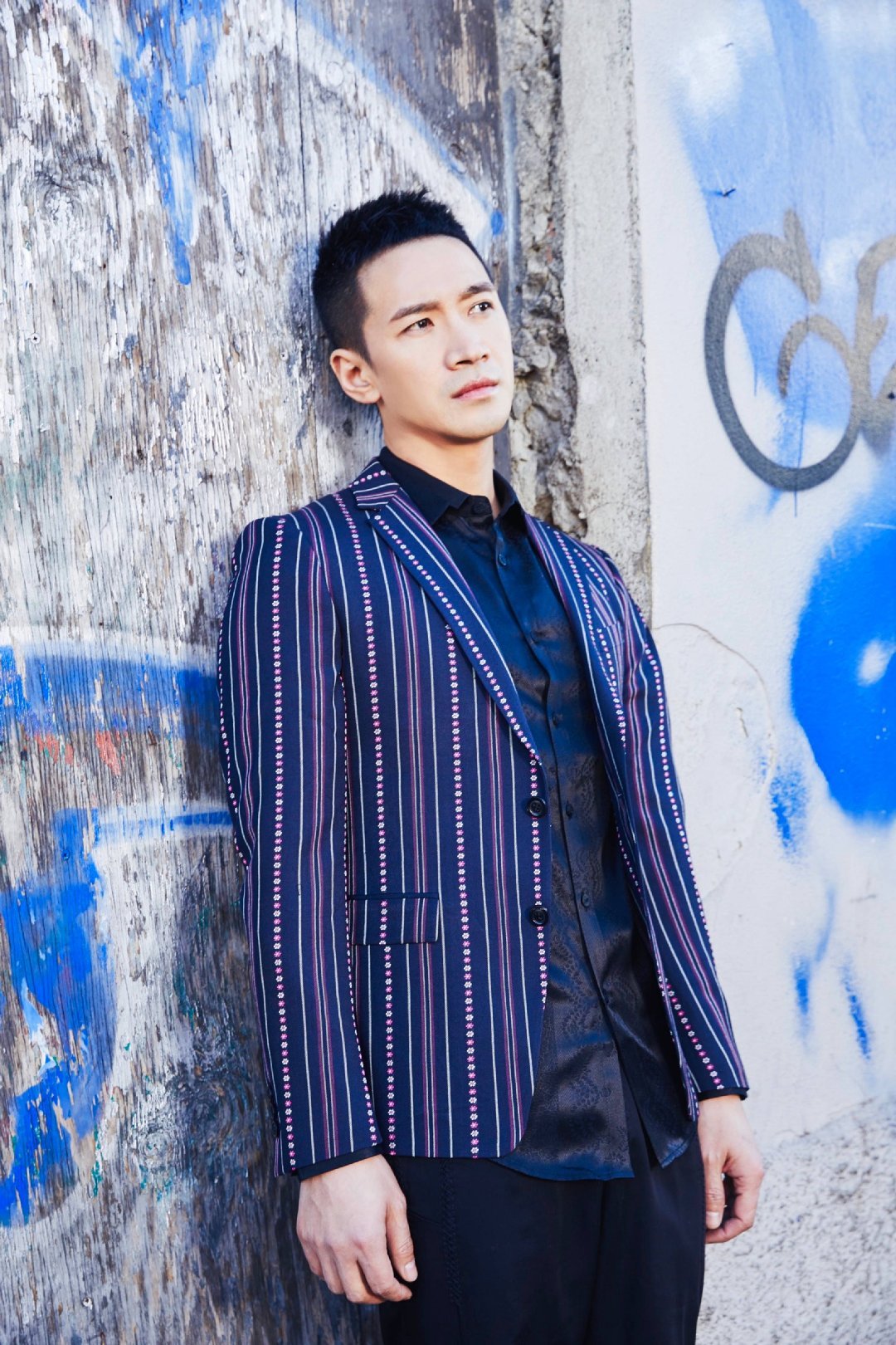 何晟铭都出新歌了,记得他以前唱的《见或不见》还是很好听的