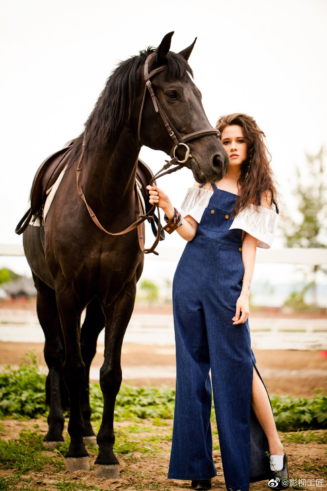 新西兰籍的中国混血女演员augustaxuholland中文名叫徐嘉雯