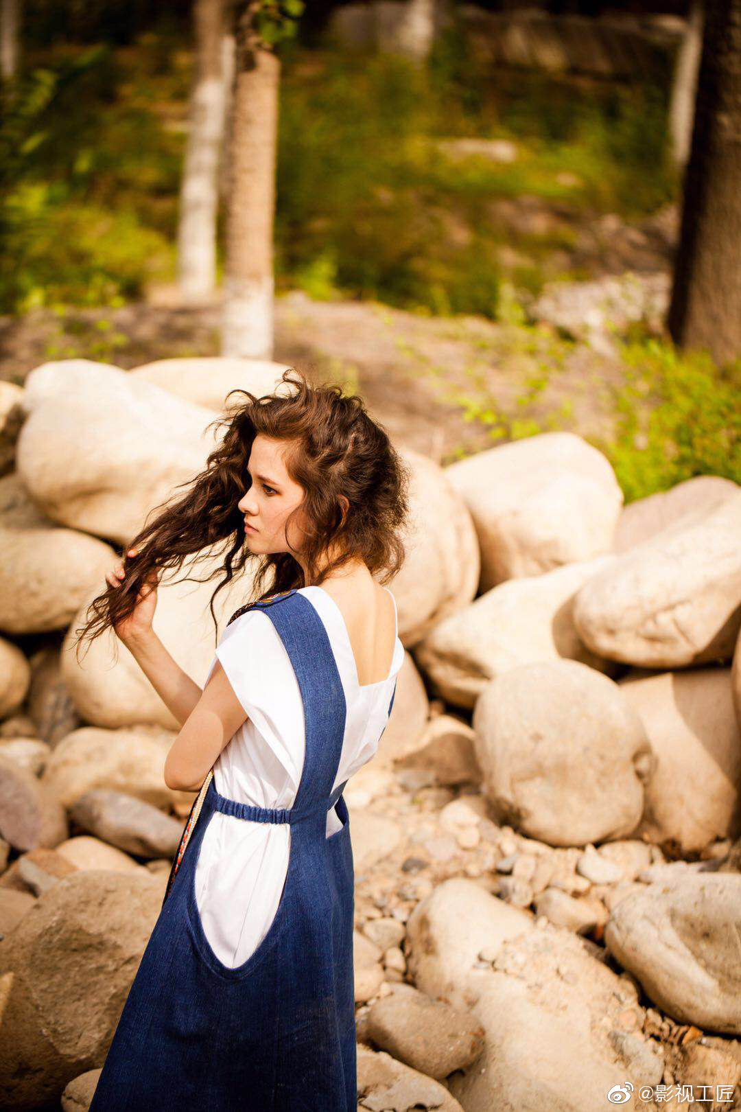 新西兰籍的中国混血女演员augustaxuholland中文名叫徐嘉雯