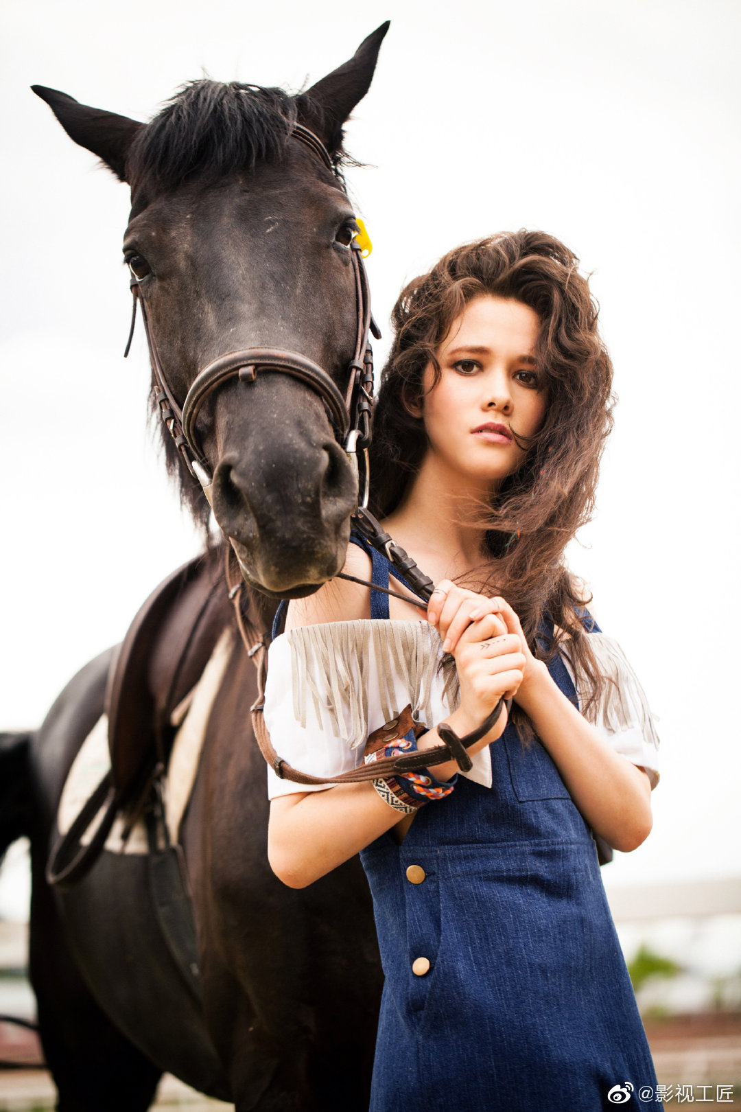 新西兰籍的中国混血女演员augustaxuholland中文名叫徐嘉雯