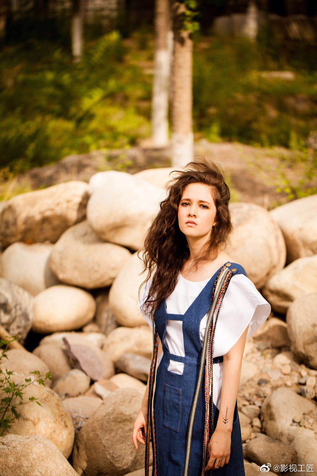 新西兰籍的中国混血女演员augustaxuholland中文名叫徐嘉雯