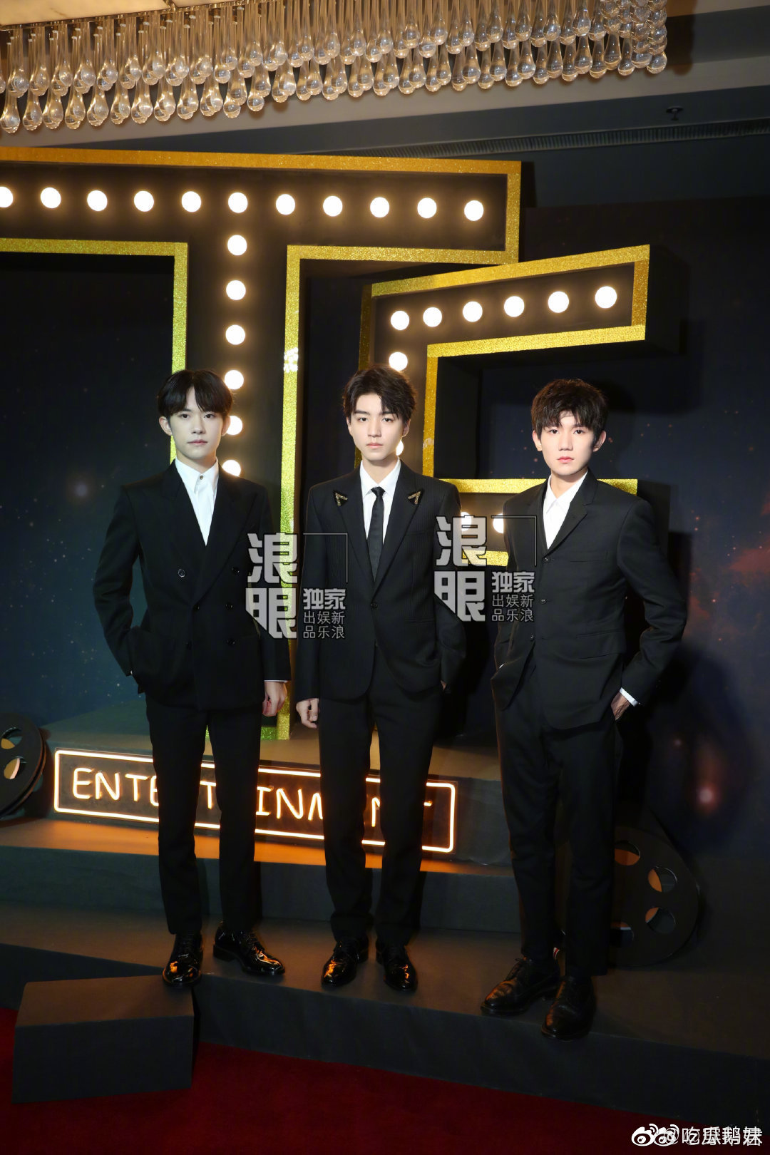 tfboys合体亮相时代峰峻十周年庆典,西装的tf好帅有木有|tfboys|蜡像