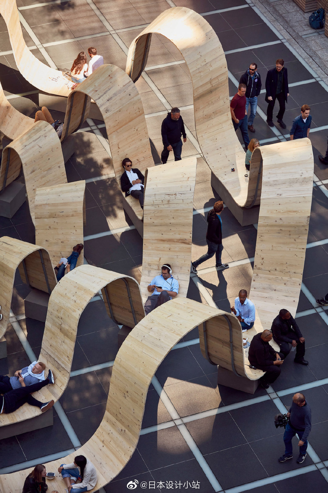 设计师paulcocksedge建造的户外座椅装置