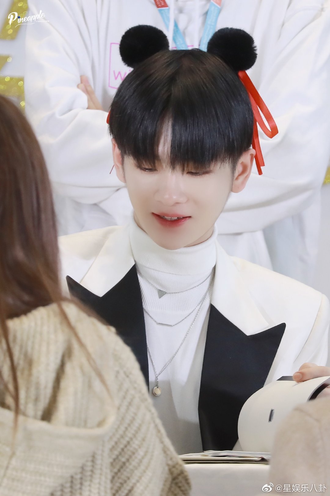 周震南哪吒丸子头 周震南重庆专辑签售会饭拍图