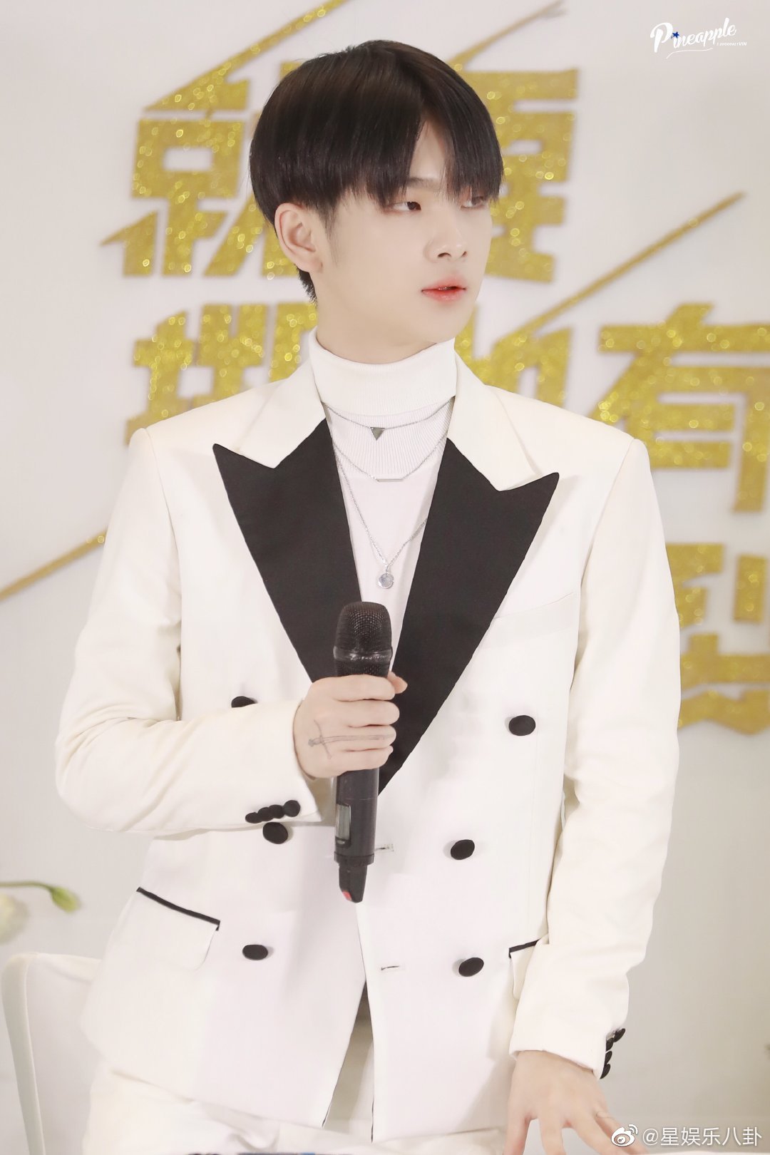 周震南哪吒丸子头 周震南重庆专辑签售会饭拍图