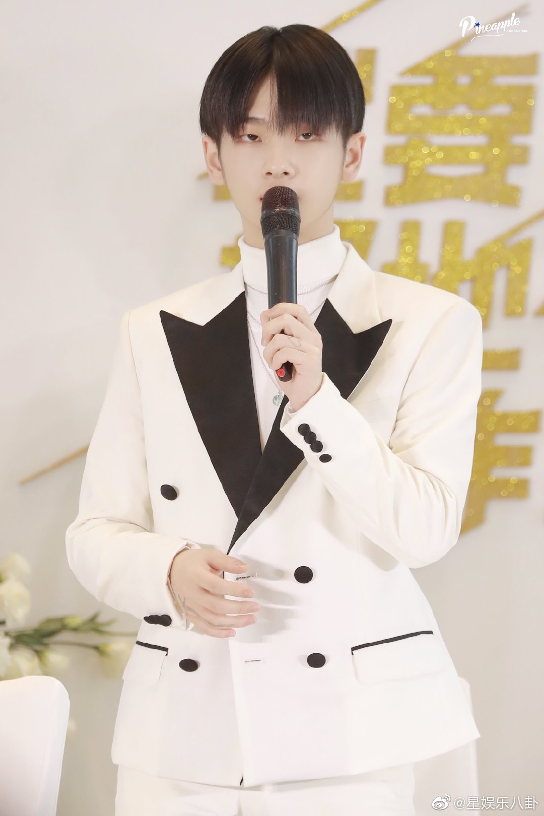 周震南哪吒丸子头 周震南重庆专辑签售会饭拍图