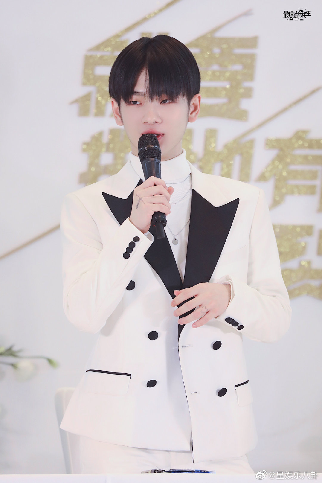 周震南哪吒丸子头 周震南重庆专辑签售会饭拍图