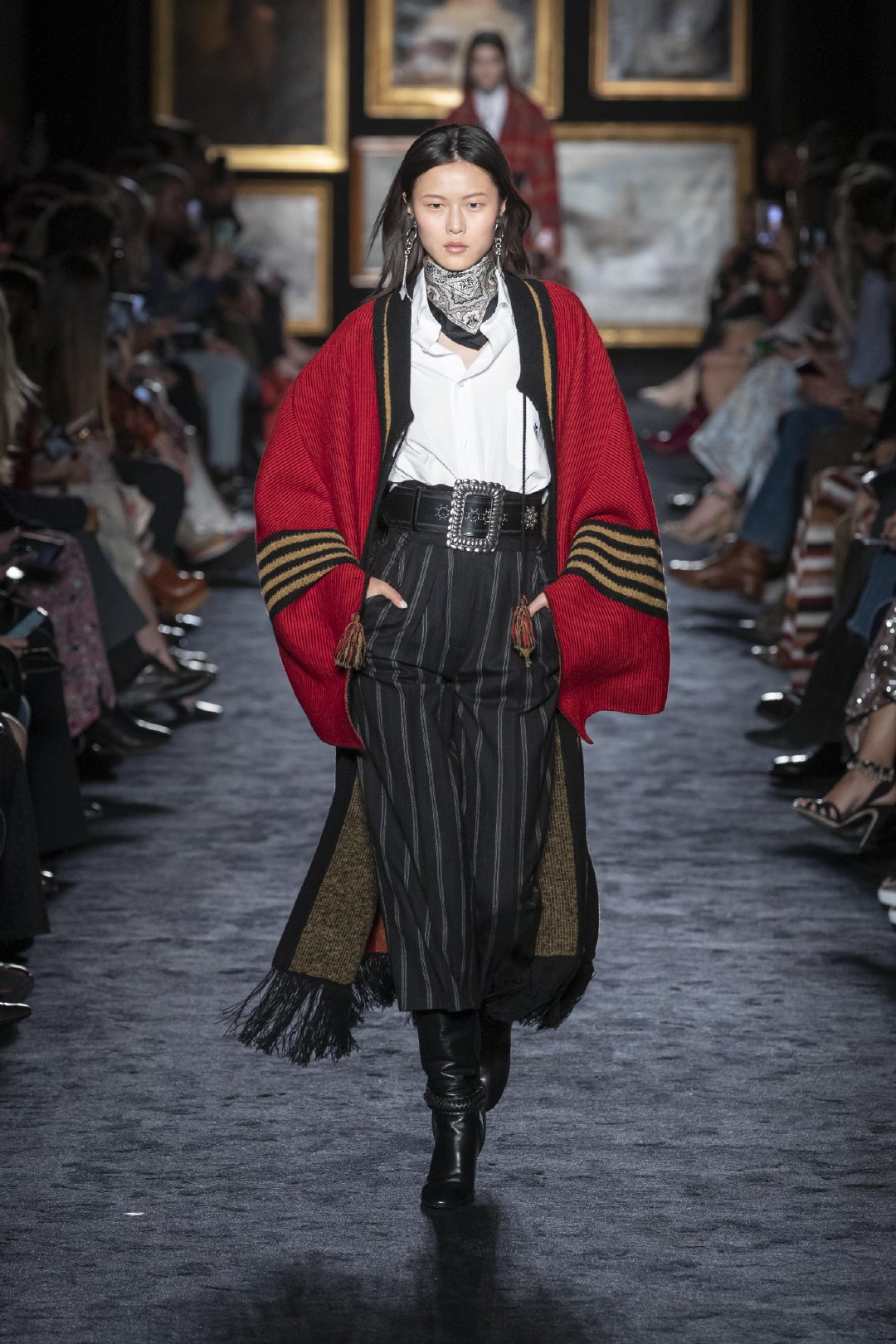 etro艾绰 新一季秀场上,品牌永不过时的标志性美学再次突破极限