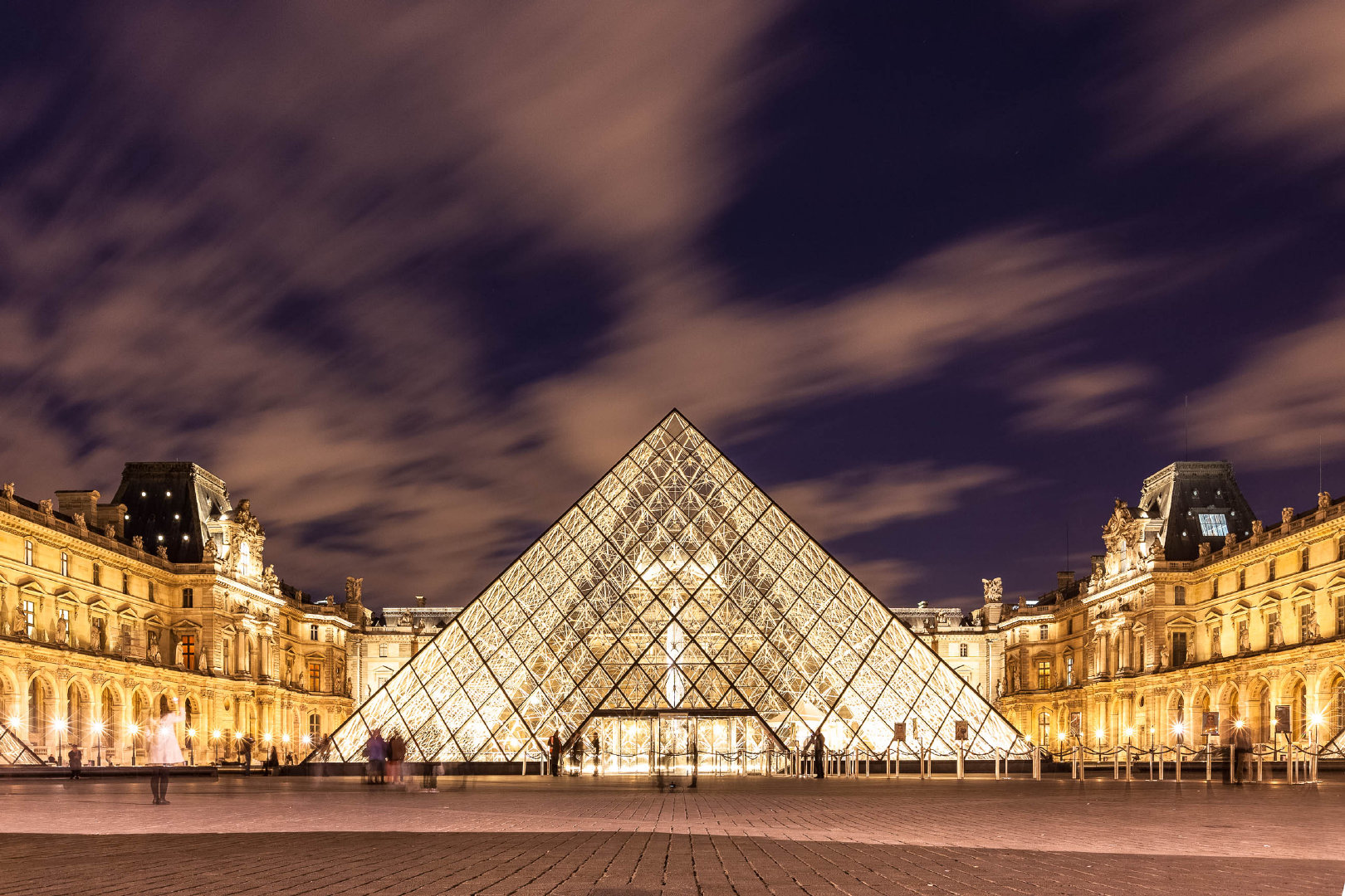 美景高清图:法国卢浮宫玻璃金字塔四宫格