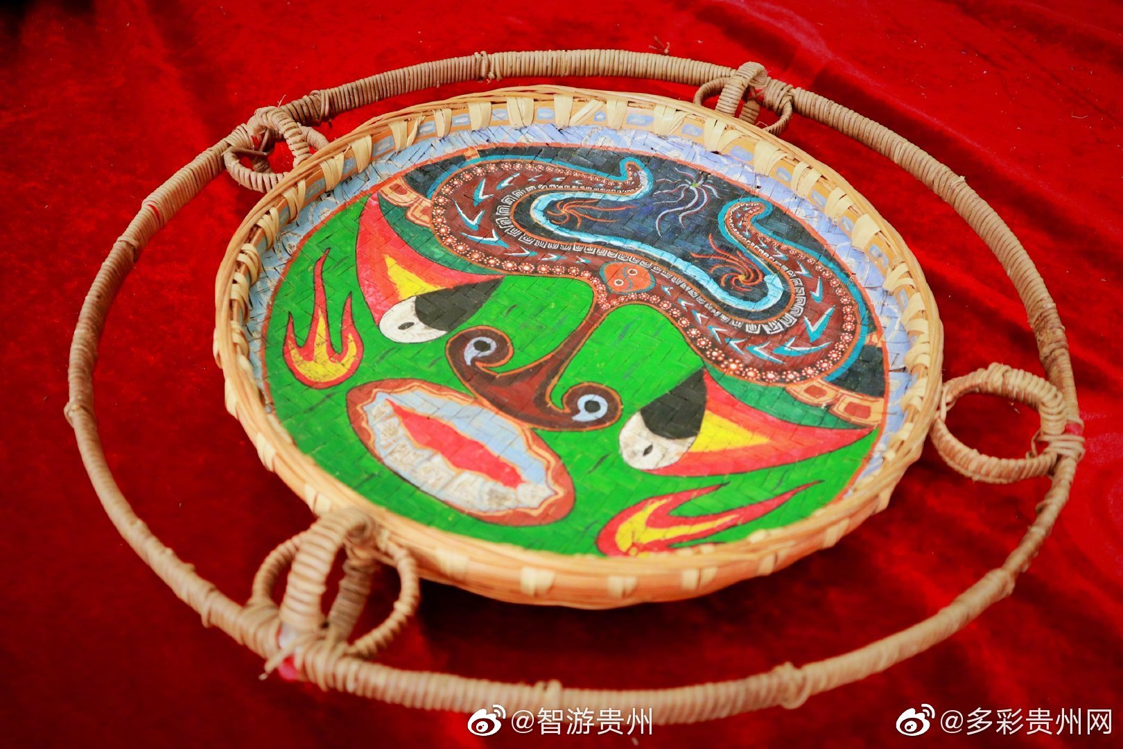 贵州独特的簸箕画