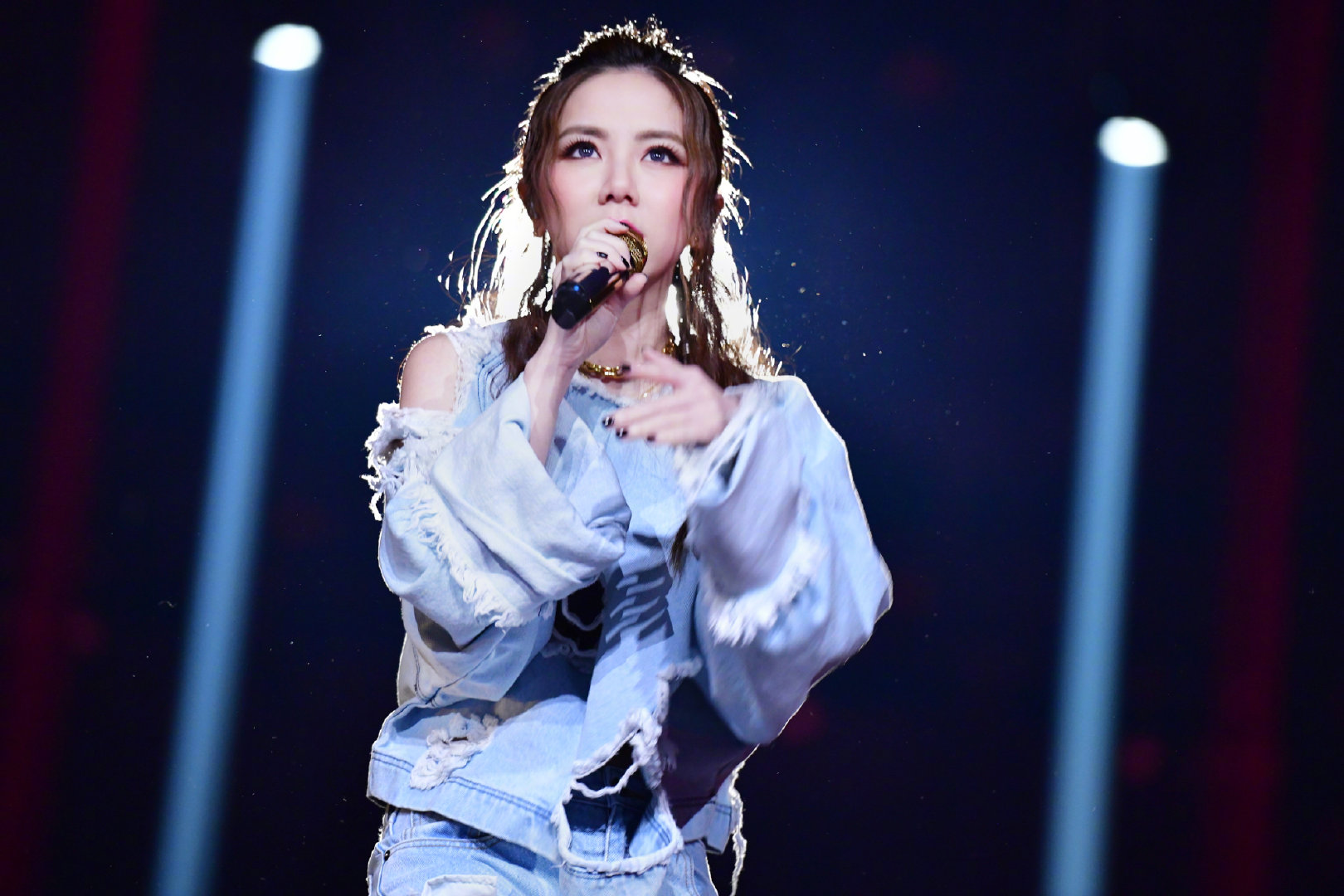 看解解在线秀"小性感" 倒计时4小时|邓紫棋_新浪新闻