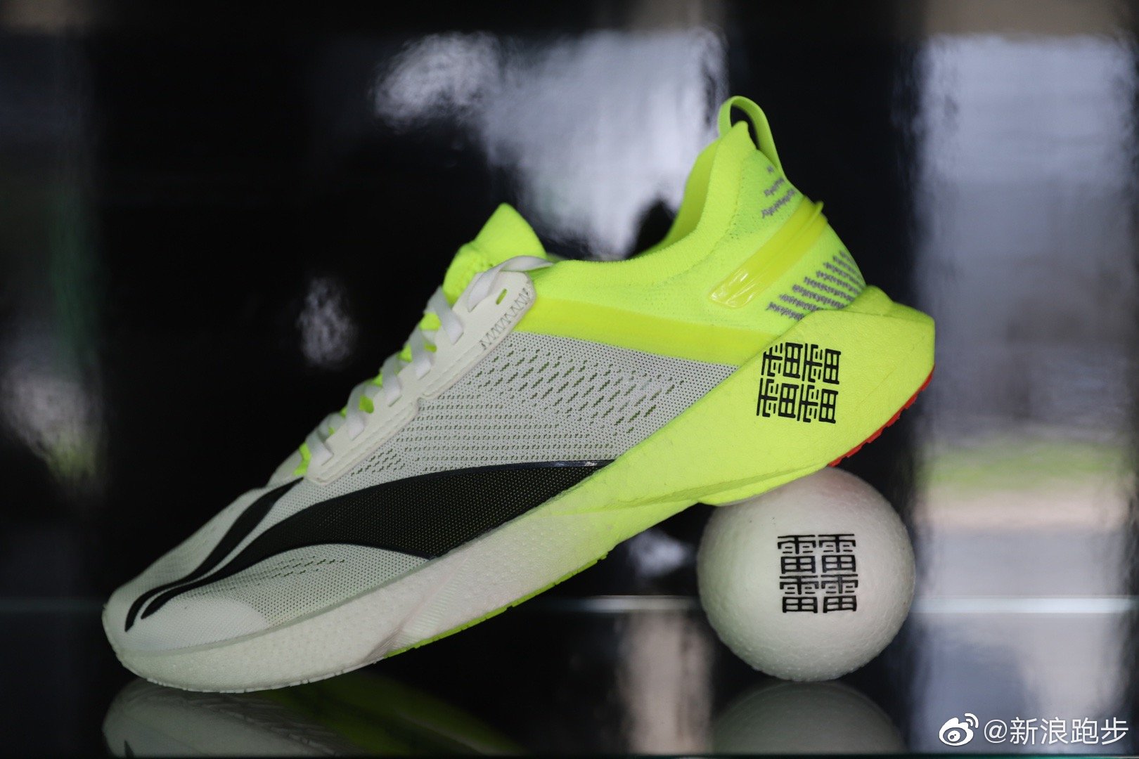李宁42天马跑鞋没有炭板加持编织鞋面鞋底加入耐磨橡胶