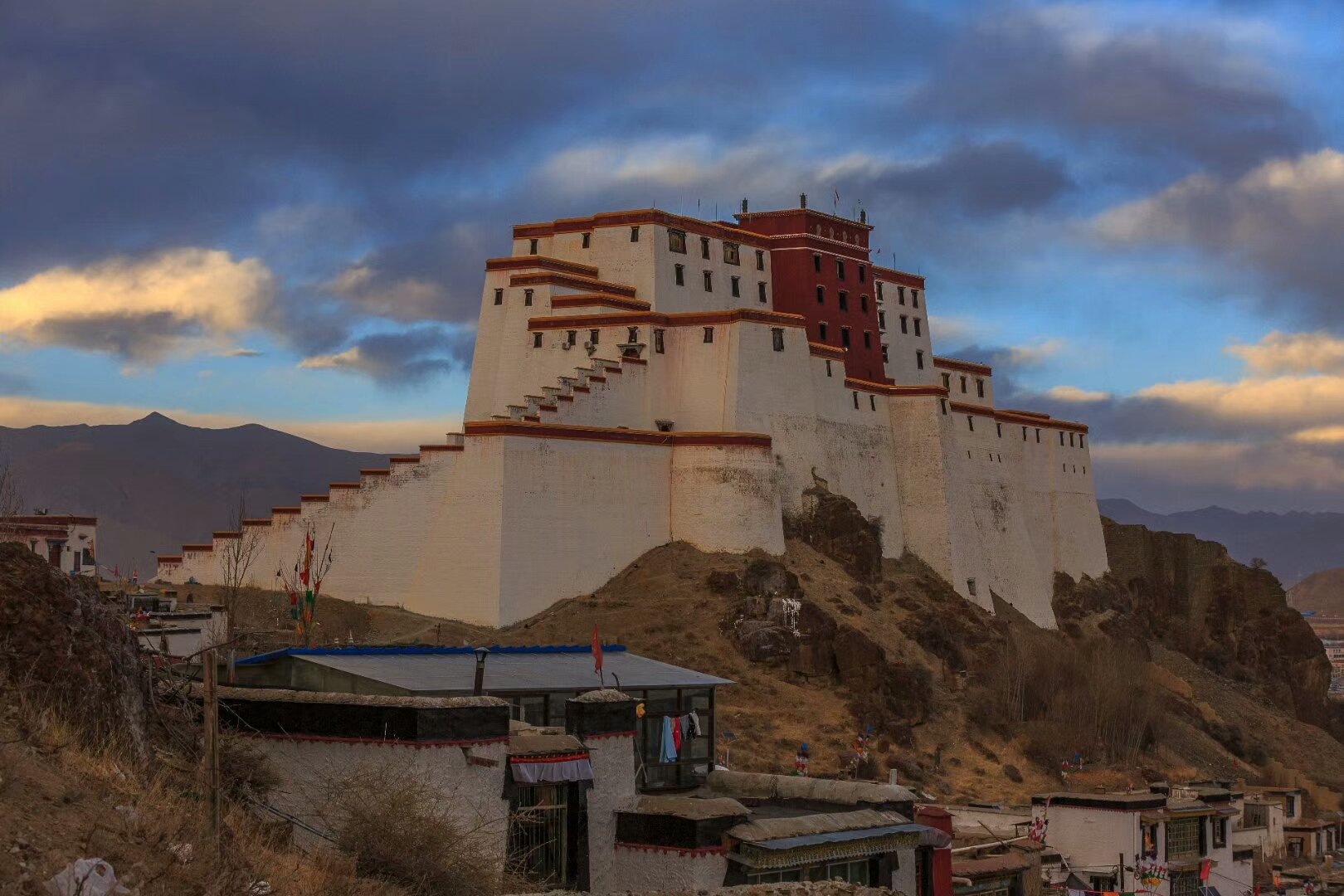 桑珠孜宗堡是旧时乃东藏区13宗之一的宫堡