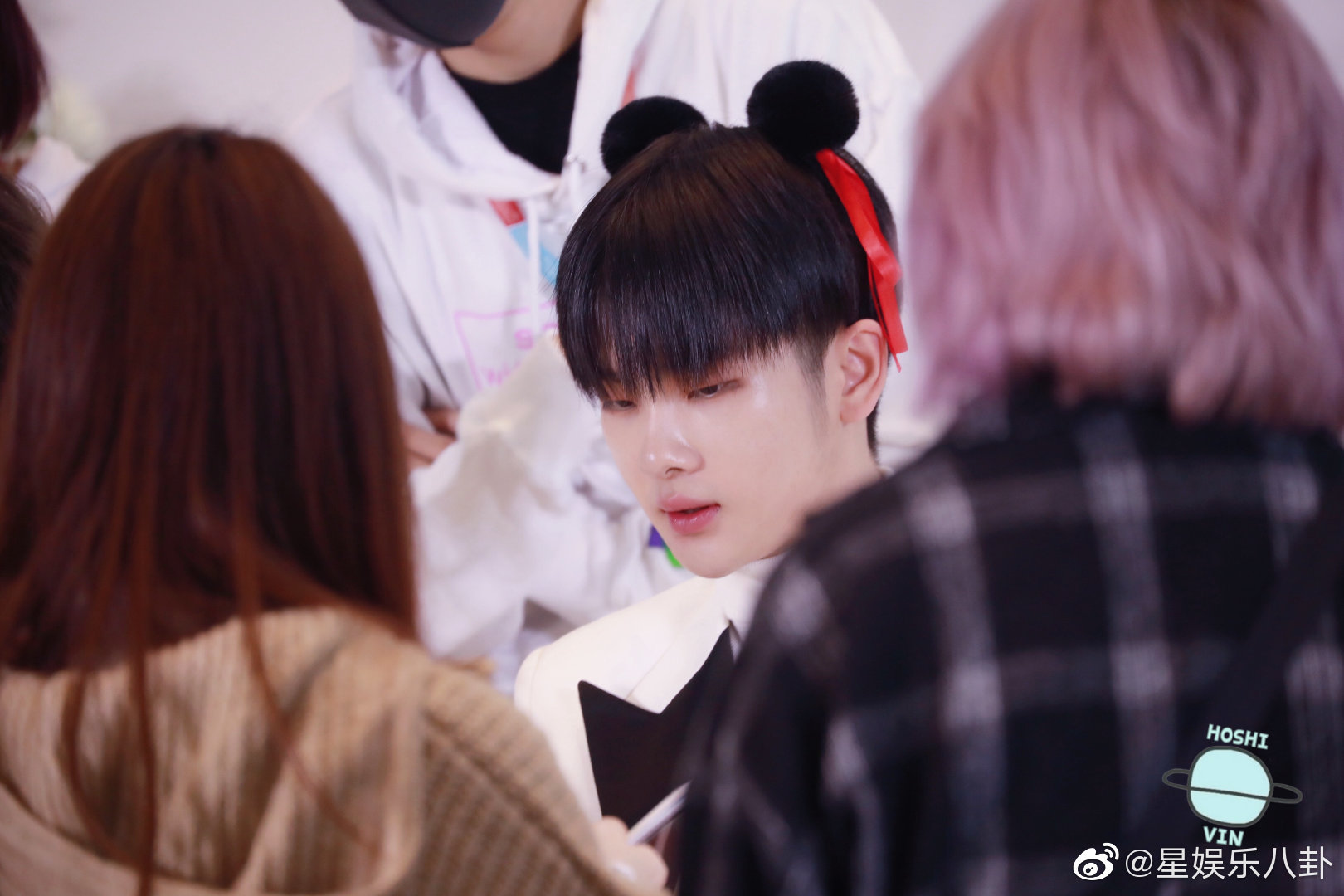 周震南哪吒丸子头 周震南重庆专辑签售会饭拍图