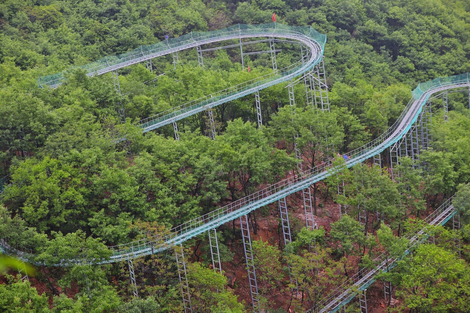 河南新密伏羲山实景"过山车"