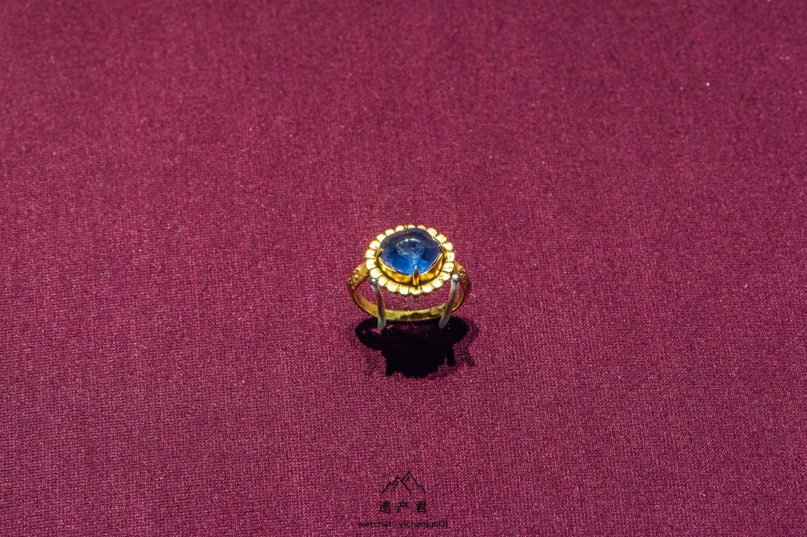南京市博物馆藏· 明代镶蓝宝石金戒指